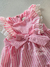 Vestido bebê listrado rosa babado em laise Animê 2326 na internet