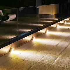 LAMPARA PISO SOLAR TRIANGULO - Chucheriaslp