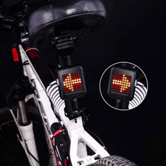 LUZ TRASERA RECARGABLE P/BICICLETA LUZ DE FRENO Y SEÑAL DE GIRO INTELIGENTE - comprar online