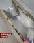 Interior da bolsa clutch prata com mini strass, exibindo acabamento em tecido branco.