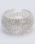 Bracelete prateado em strass com acabamento brilhante, ideal para ocasiões especiais.