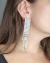 "Pente Brinco Have Fun: Acrílico prateado com strass e franjas brilhantes, perfeito para adicionar um toque de glamour ao seu look."