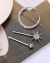 Kit de grampos dourados com formato de lua crescente e estrelas, decorados com strass brilhantes