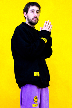 BUZO "ESSENTIAL" BLACK FRIZA en internet