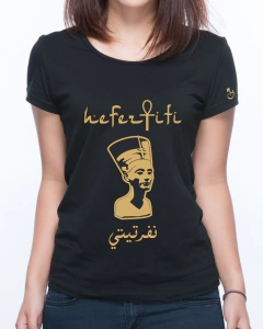 Nefertiti. Egipto. Remera entallada de algodón peinado premium! Estampa dorada.