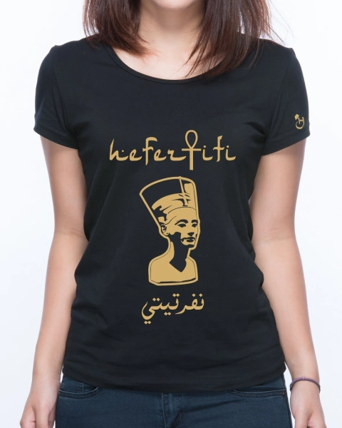 Nefertiti. Egipto. Remera entallada de algodón peinado premium! Estampa dorada.