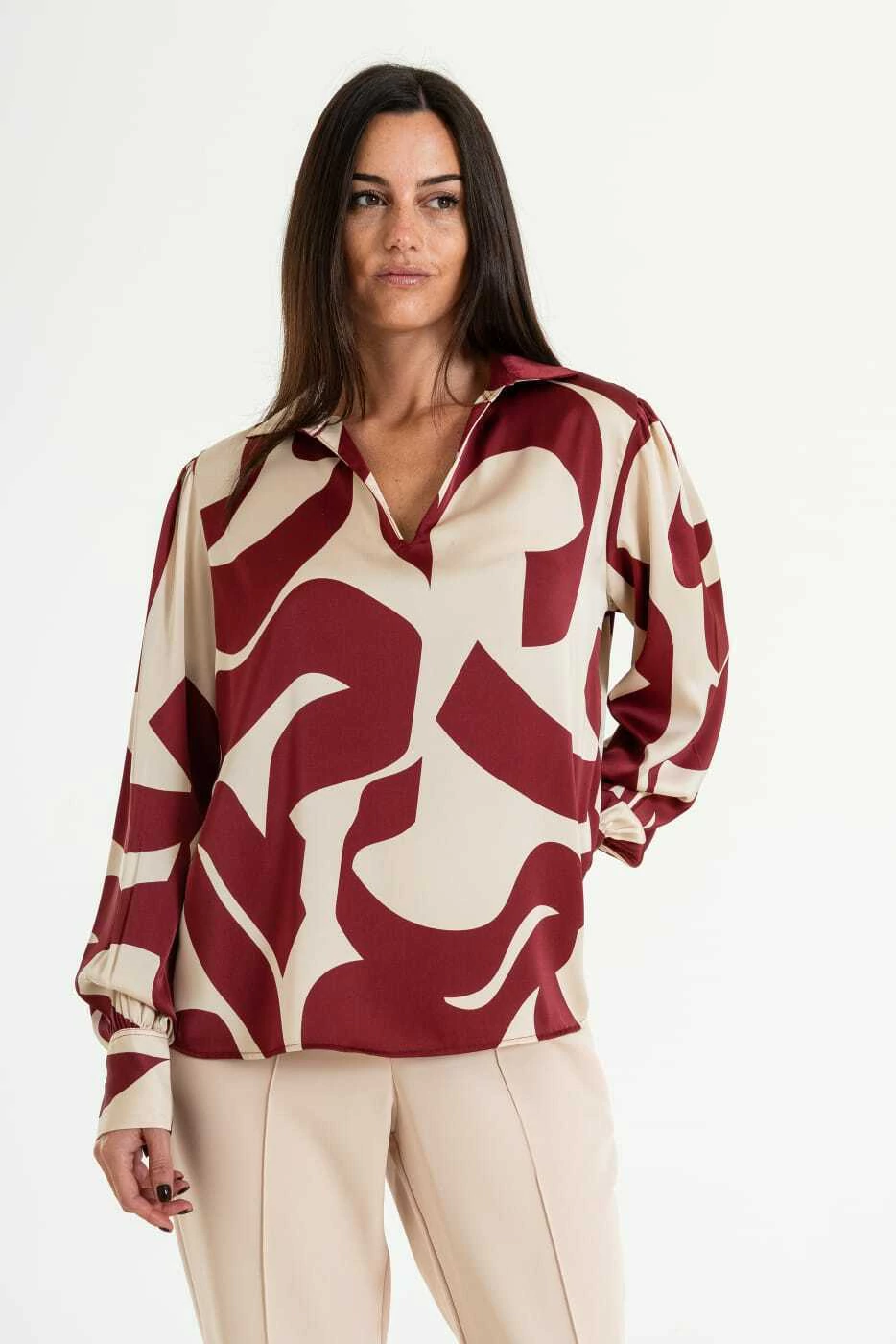 28003/1-BLUSA SATINADA CUELLO CAMISERO ESTAMPADA