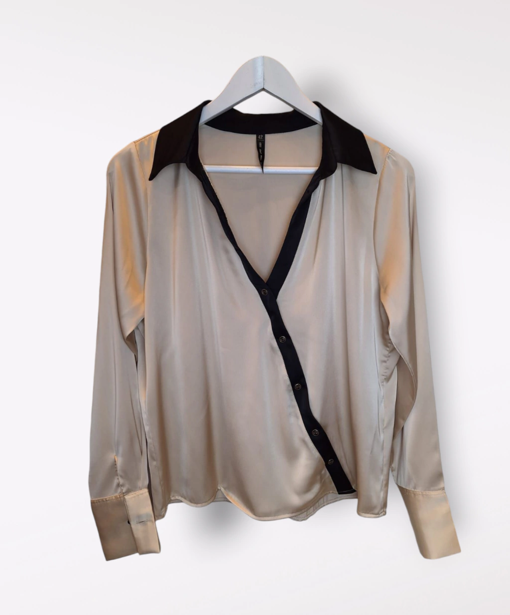 28045-BLUSA COMBINADA CON DETALLE DE BOTONES