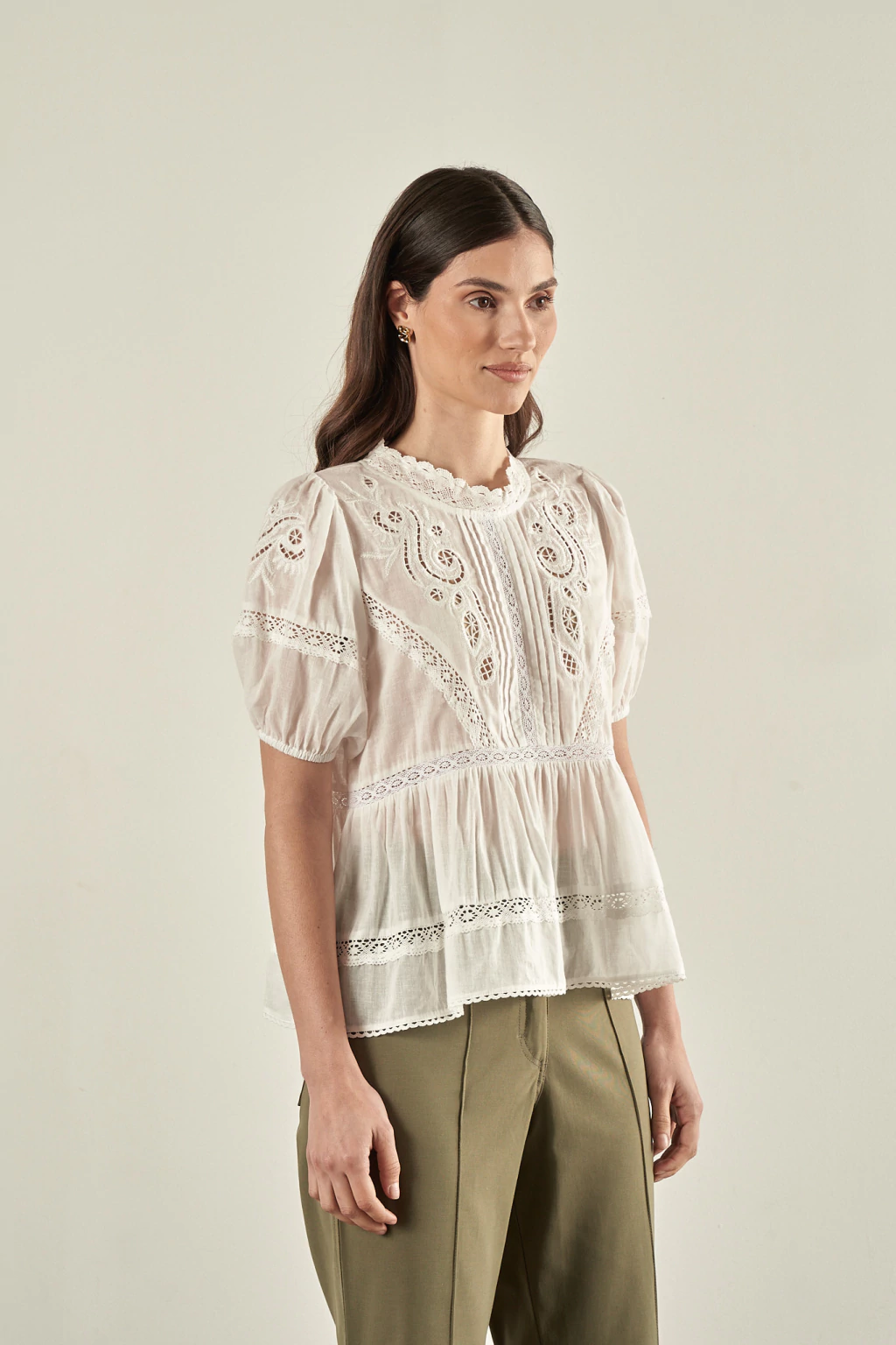 K011-BLUSA DE BRODERI MANGA GLOBO