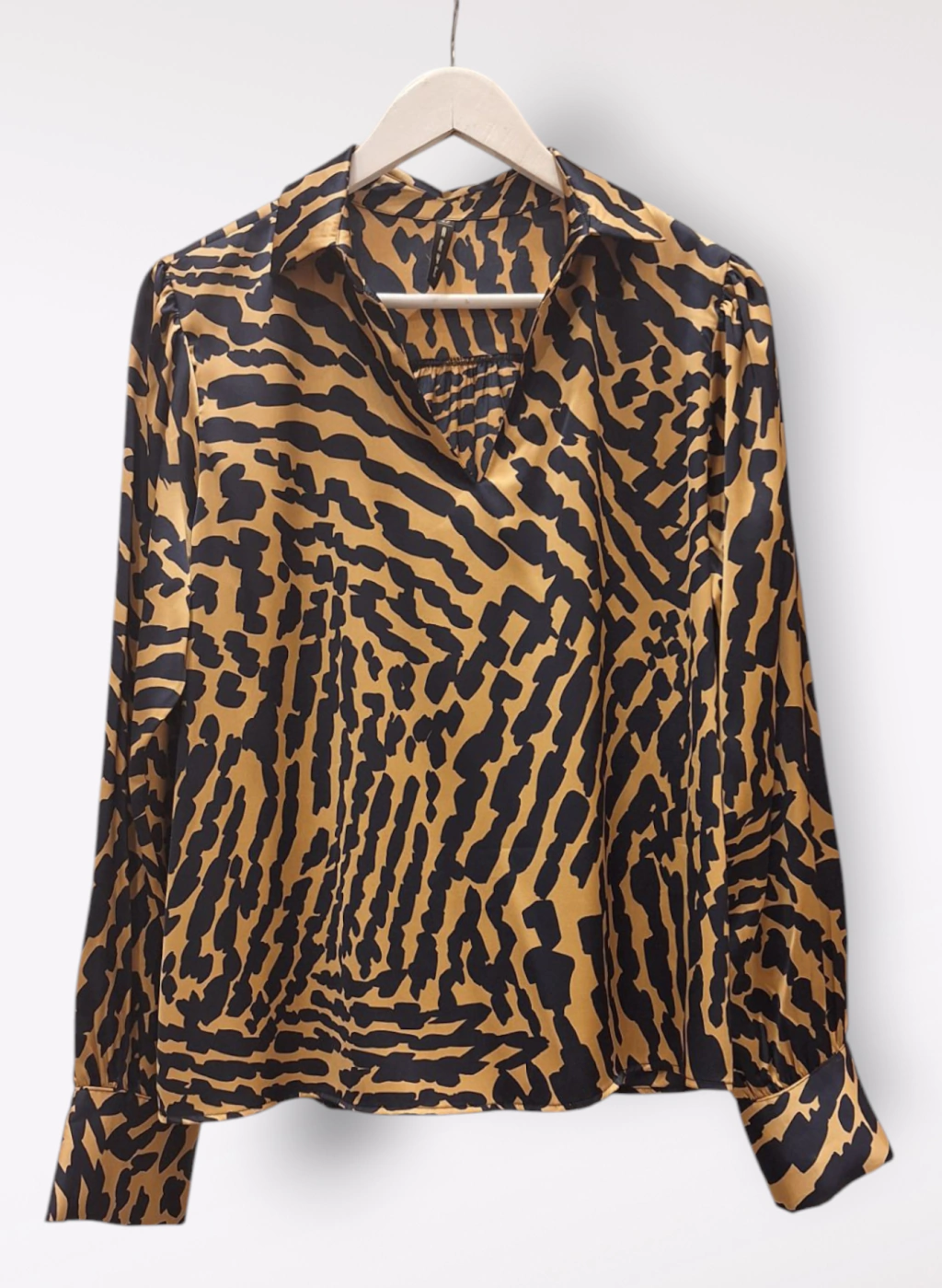 28003/1-BLUSA SATINADA CUELLO CAMISERO ESTAMPADA