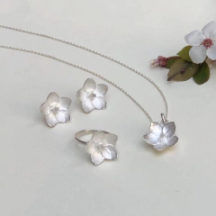 Collar Cherry Blossom - Septiembre Oficial