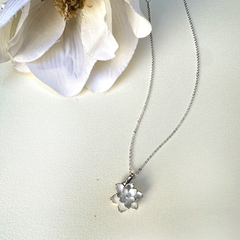 Collar Magnolia Romana