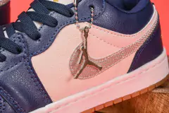 TÊNIS NIKE JORDAN MARINHO/OURO LIGHT PREMIUM - Sandra Hilario Multimarcas