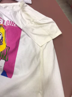 CAMISETA PLANET GIRLS COM AVARIAS SEM DEFEITO - comprar online