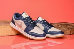 TÊNIS NIKE JORDAN MARINHO/OURO LIGHT PREMIUM