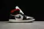 Air Jordan 1 Mid Gym Red Panda na internet