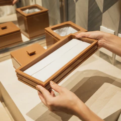 BANDEJA PARA TOALHA DE LAVABO DORIA - MOCHA MOUSSE na internet