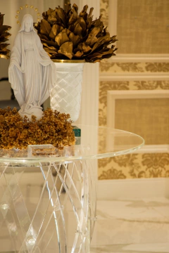 Mesa St Mary Table na internet