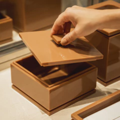 CAIXA COM TAMPA DORIA - MOCHA MOUSSE na internet