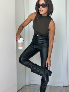 PANTALON ENGOMADO NAPOLES en internet