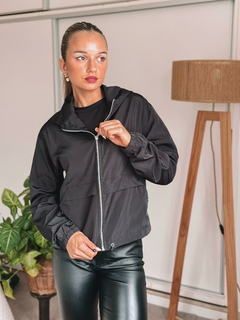 CAMPERA ROMPEVIENTO MUMBAI - comprar online
