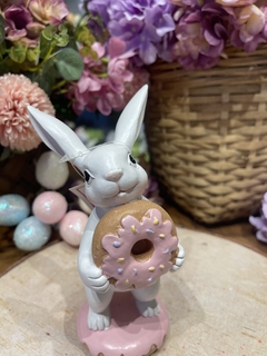 Coelho resina donuts 17cm - Decora Encanta 