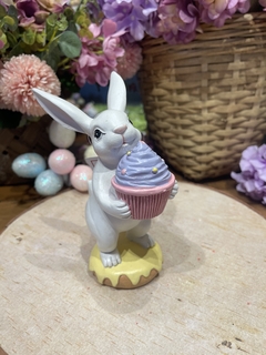 Coelho Resina cupcake 17cm