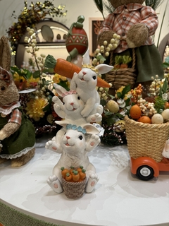 Trio de Coelhos c/ Cenouras 29,5cm na internet