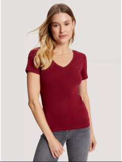 Camiseta Tommy Hilfiger Feminina Vinho Gola V