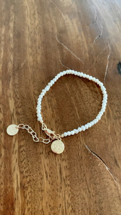 Pulseira c/ Pérolas Água Doce e Medalha São Bento 10mm Dupla Face - Banhada à Ouro / Banhada à Prata ✿ - comprar online