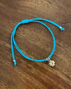 Pulseira Macramê c/ Mini Trevo - Banhada à Ouro / Prata 925 ✿ - comprar online