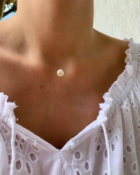 Gargantilha Nylon Pastilha Madrepérola c/ Inicial (Letra) - Banhada à Ouro ❀ - comprar online