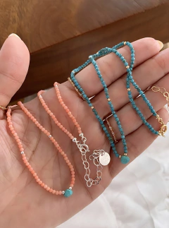 Choker Mini Gota Turquesa e Bolinhas em Pedras Naturais - Banhada à Ouro / Banhada à Prata ≋⎈