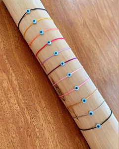 Pulseira Macramê Fio Algodão Mini Olho Madrepérola - Banhada à Ouro/ Banhada à Prata