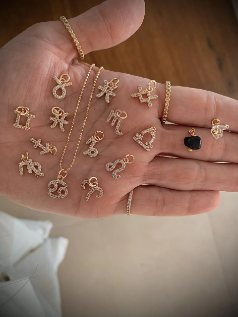 Gargantilha Corrente Bolinhas Diamantadas c/ Pingente Signo em Zircônias - Banhada à Ouro ☾☆