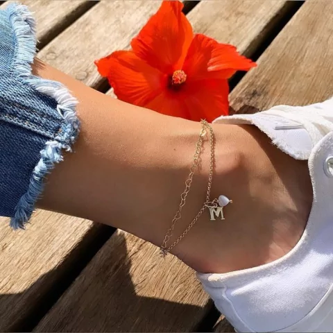 Tornozeleira Dupla c/ Pingente Inicial (Letra) e Coração Madrepérola - Banhada à Ouro/ Banhada à Prata (TEMOS TODAS AS LETRAS DO ALFABETO)