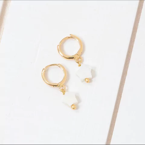 Brinco Mini Argola Estrela Madrepérola - Banhado à Ouro/ Prata 925