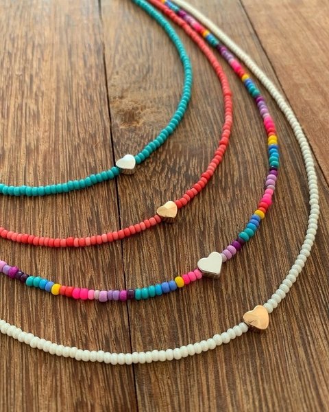 Pulseira Miçangas c/ Pingente Coração Metal SUMMER LOVE - Banhada à Ouro / Banhada à Prata ☼