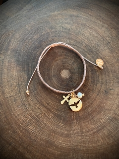 Pulseira Macramê c/ Medalha Espírito Santo, Cruz e Pérola Água Doce - Banhada à Ouro / Prata 925 ✩ na internet
