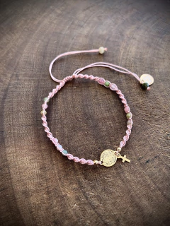 Pulseira Macramê Fio de Algodão c/ Mini Medalha São Bento Dupla Face, Pedras Naturais Turmalina e Cruz - Banhada à Ouro / Prata 925 ≋⎈ na internet