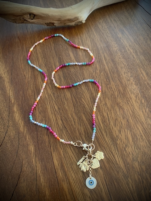 Gargantilha AMORE MIO Mix Pedras Naturais e Cristais c/ Pingente Patuá + Inicial (TEMOS TODAS AS LETRAS DO ALFABETO)