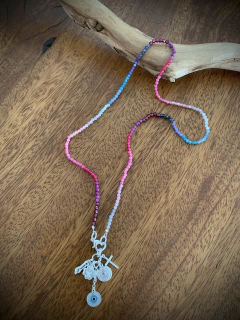 Gargantilha AMULET Mix Pedras Naturais e Cristais c/ Pingente Patuá - Banhada à Prata / Banhada à Ouro ≋⎈ - comprar online