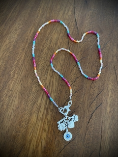Gargantilha AMORE MIO Mix Pedras Naturais e Cristais c/ Pingente Patuá + Inicial (TEMOS TODAS AS LETRAS DO ALFABETO) - loja online