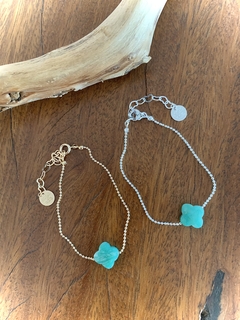 Pulseira Corrente Bolinhas Diamantadas c/ Pingente Trevo Pedra Natural Amazonita - Banhada à Prata / Banhada à Ouro ≋⎈ - comprar online