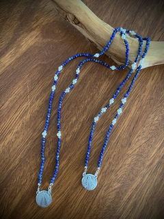 Escapulário Pedras Naturais Sodalita e Pérolas Água Doce e Medalhas Nossa Senhora Aparecida e Sagrado Coração De Jesus - Prata 925 / Banhado à Ouro ≋⎈