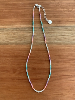 Choker Mini Miçangas Tubinhos Coloridos e Bolinhas Madrepérola - Banhada à Ouro / Banhada à Prata ⚓︎
