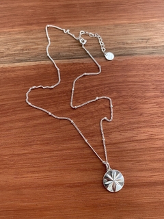 Gargantilha Corrente Bolinhas c/ Pingente Medalha Bolacha do Mar - Banhada à Ouro / Banhada à Prata ⚓︎