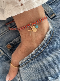 Pulseira Macramê c/ Medalha Nossa Senhora das Graças, Cruz e Pedra Natural Amazonita - Banhada à Ouro / Prata 925 ✩