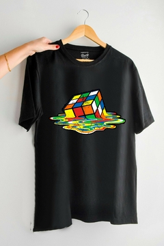 Remera Rubik (Nevada, Negra o Blanca) en internet