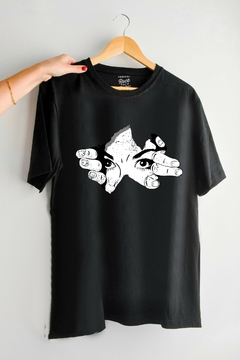 Remera Eyes (Nevada o Negra) - comprar online